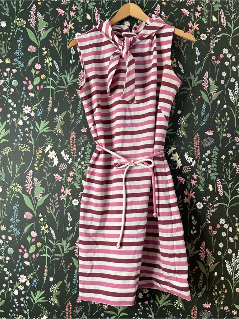 Vintage 70s Striped Tie-Neck Sleeveless Dress in Pink and White